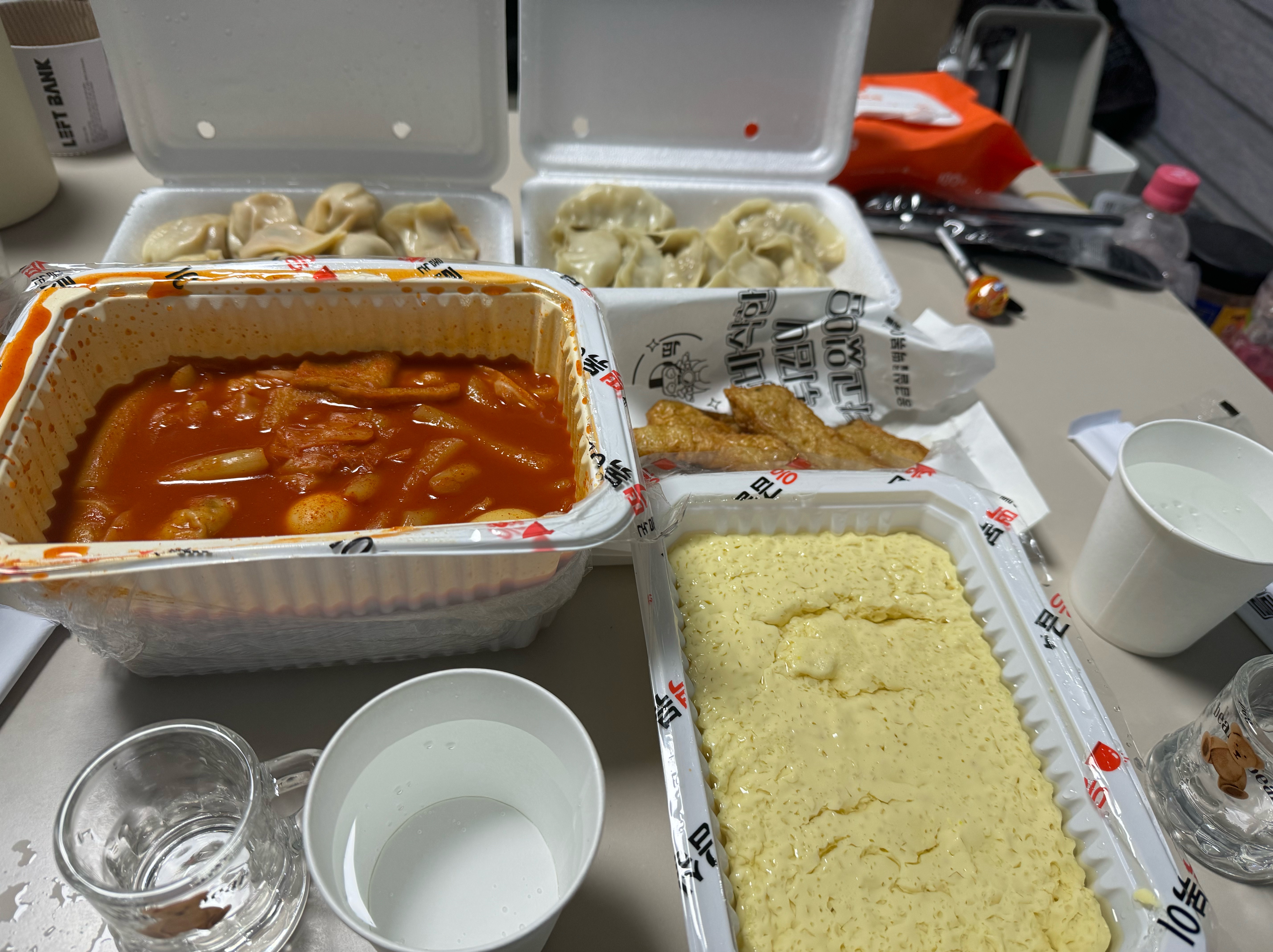 밥 다사주는 남자칭구… - 언니가 갖고 싶어서 만든 앱, 속닥